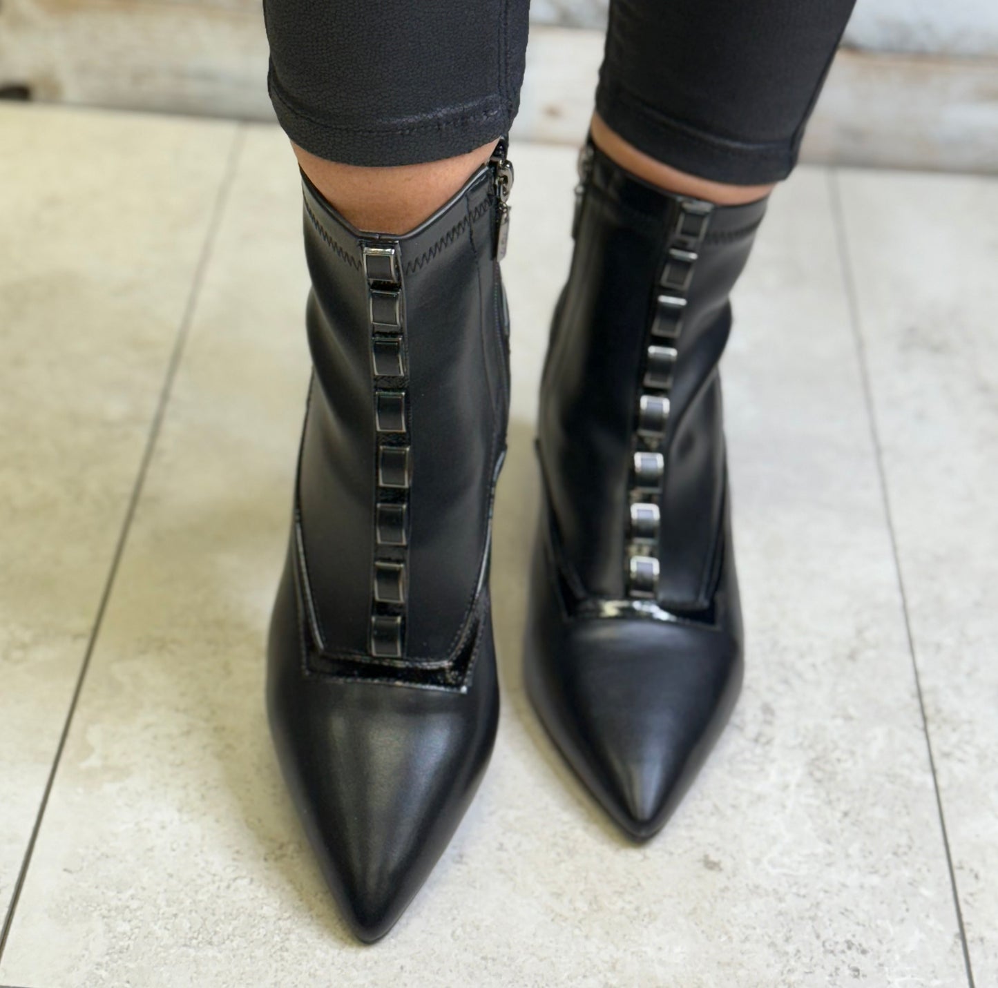 Kate Appleby - ‘Healugh' Schwarz Boot