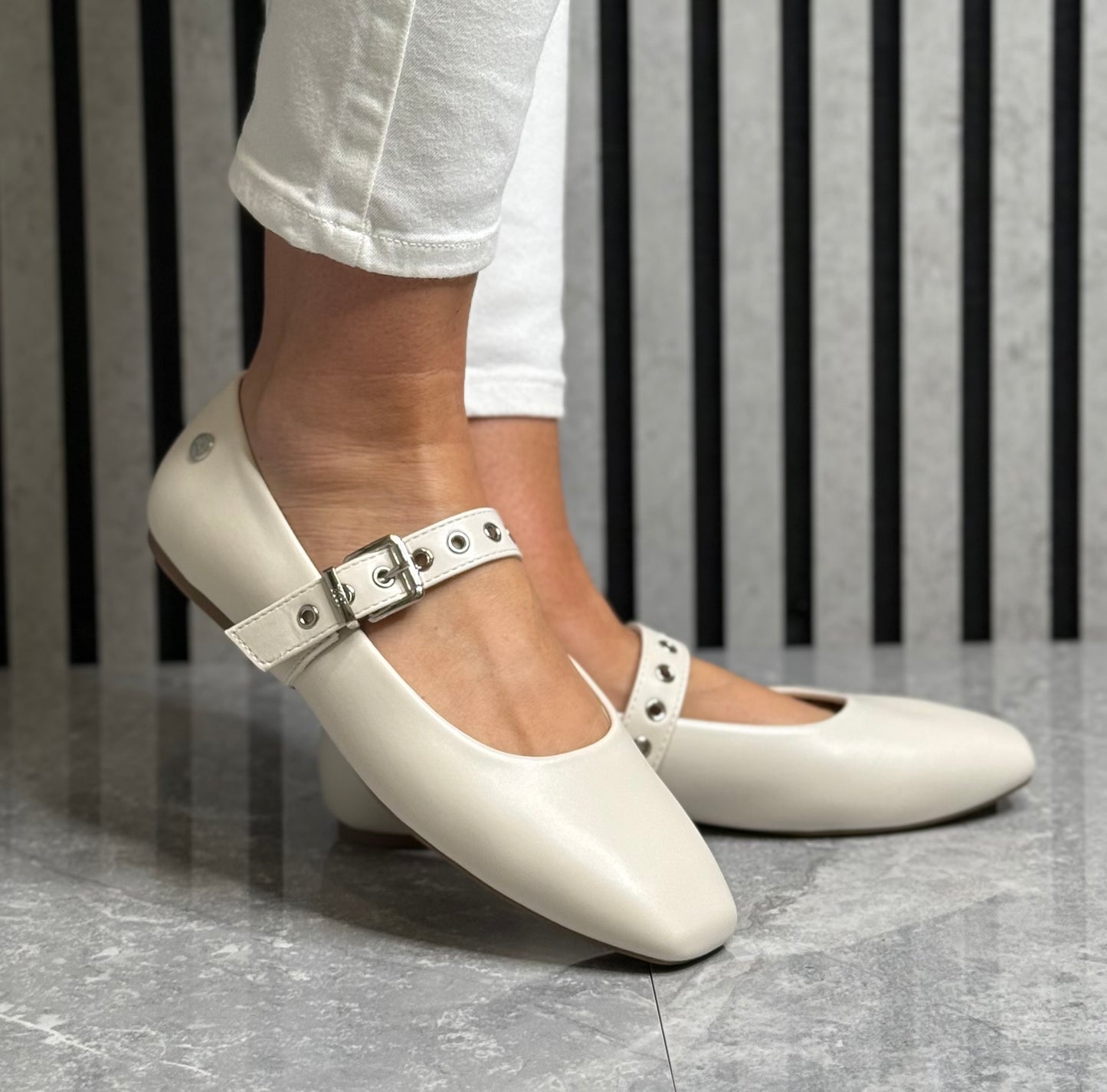 Xti - Cream Strap Detail Pump (145118)