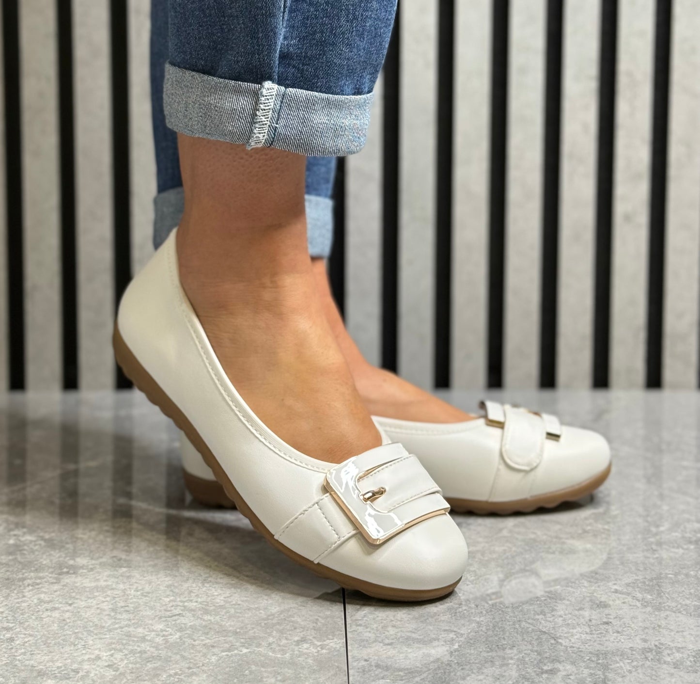 Lotus - 'Tandy' White Buckle Detail Pump