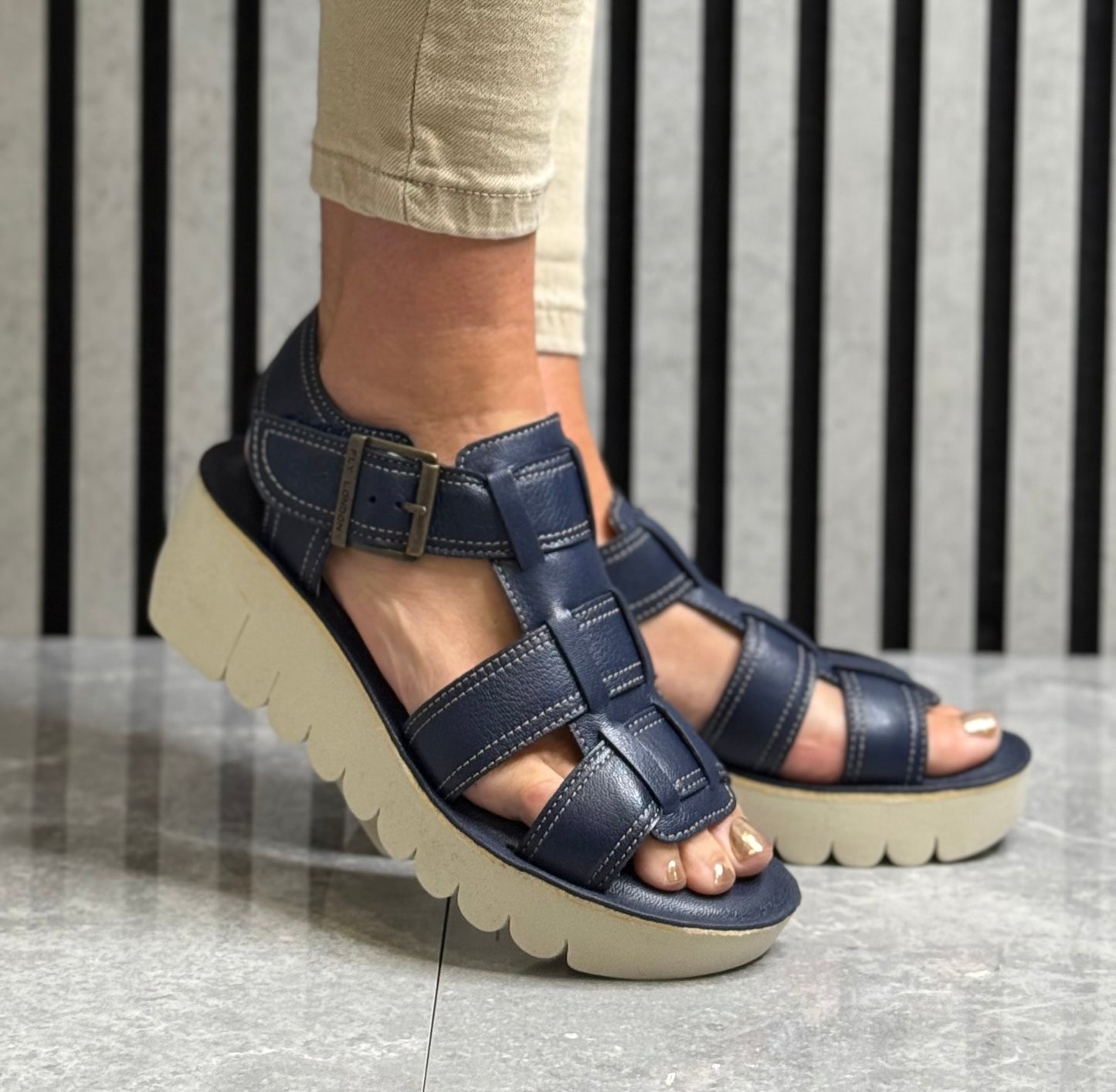 Fly London - Ocean Sandal (YUDD236)