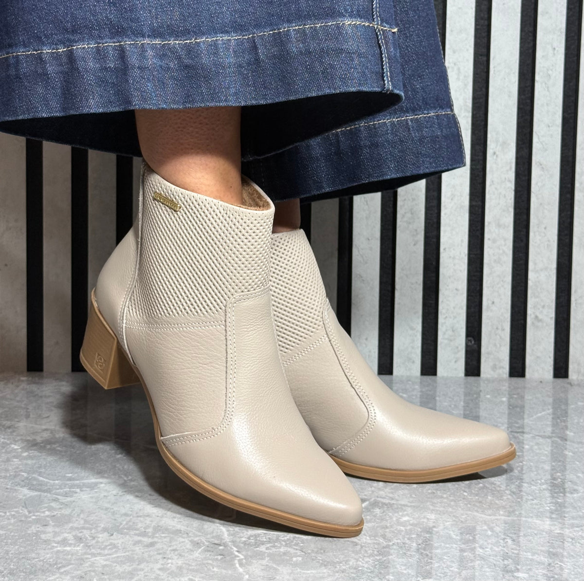 Pegada - Stone Leather Ankle Boot