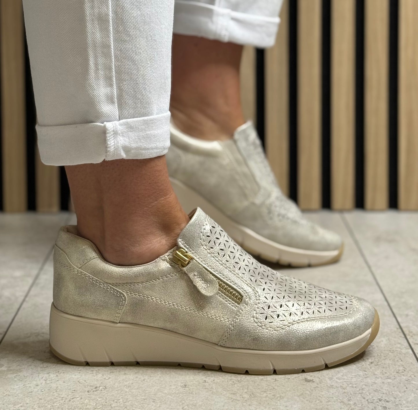 Jana - Beige/Gold Metallic Trainer