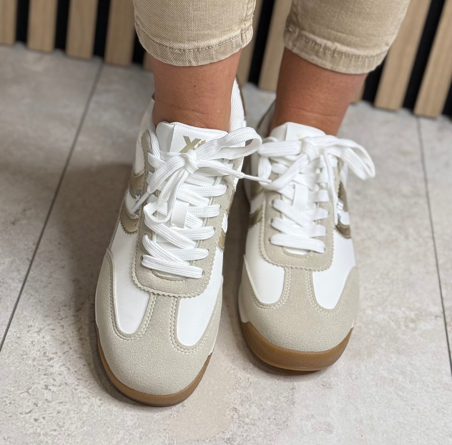 Xti - White/Gold Metallic Detailed Trainer (145019)