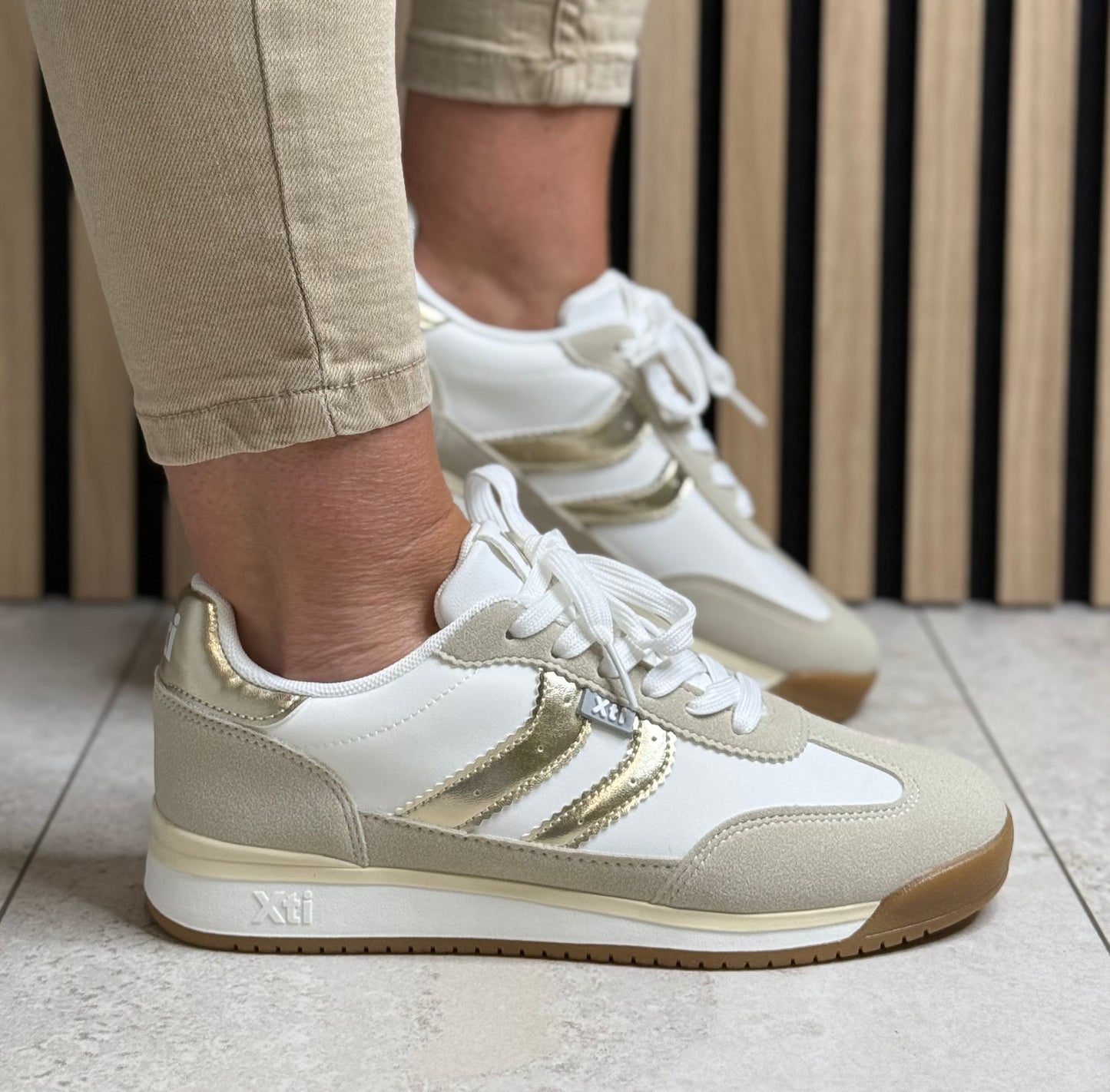Xti - White/Gold Metallic Detailed Trainer (145019)