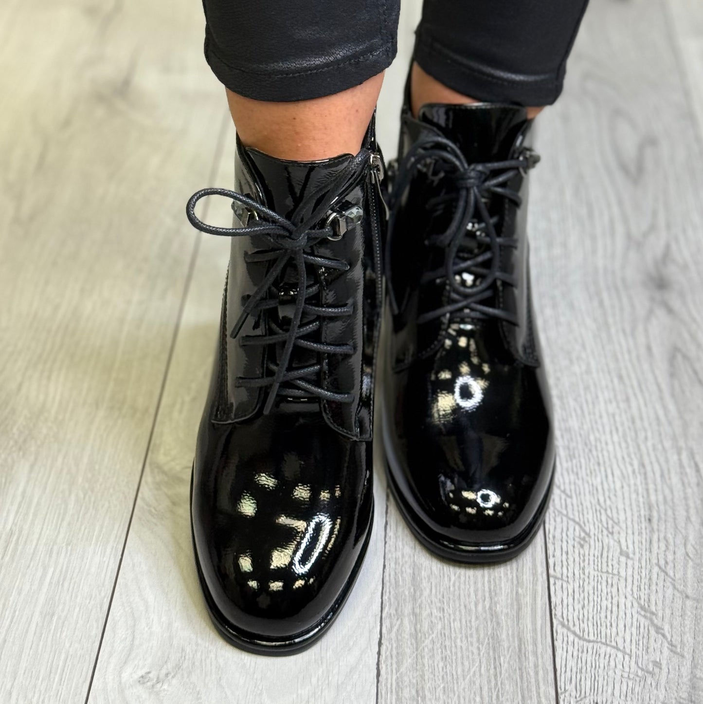 Redz - Black Patent Detailed Heel Boot