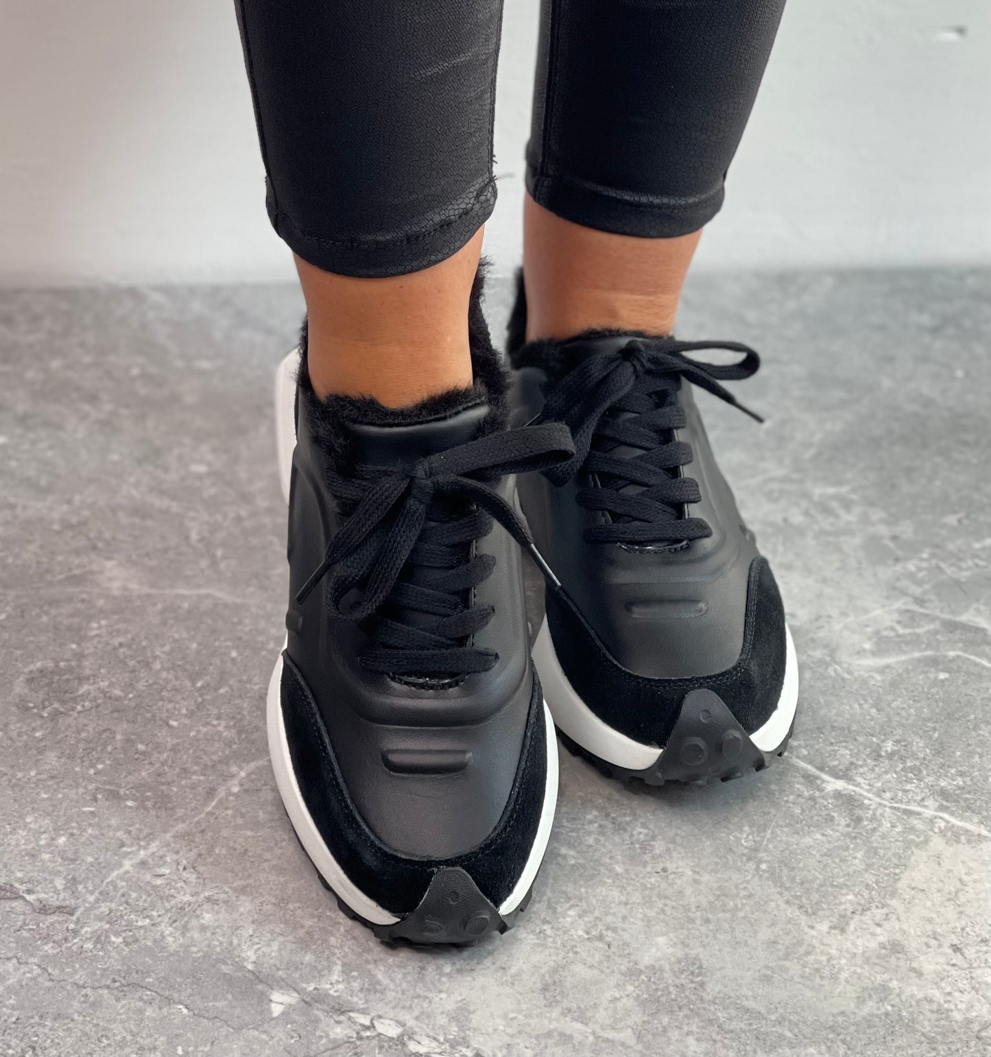 Kate Appleby - ‘Dabin’ Schwarz Fur Trainer