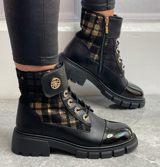 Kate Appleby - 'Feeny' Schwarz Tartan Boot