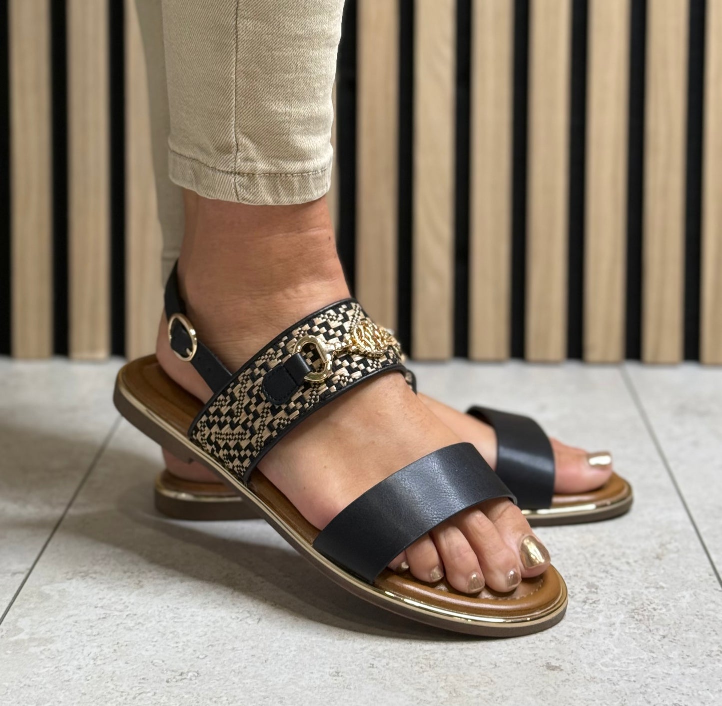 Redz - Black Woven Detailed Sandal