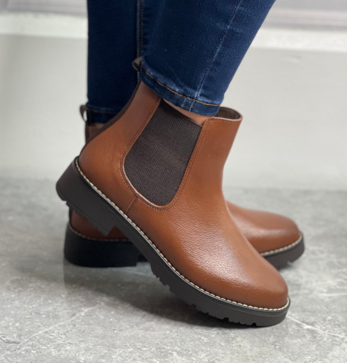 Jana - Cognac Chelsea Boot