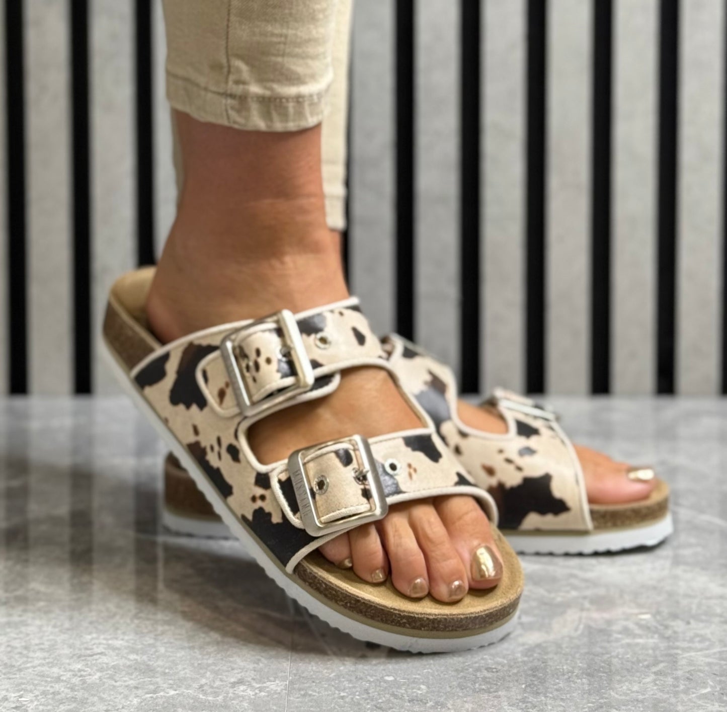 Mustang - Cow Print Slider Sandal