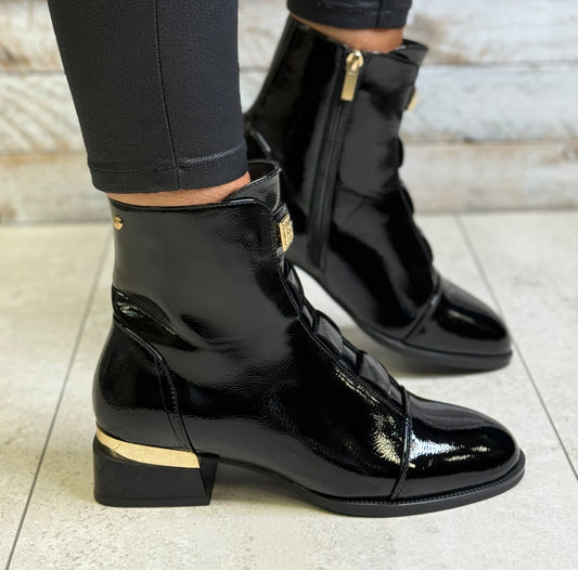 Patrizio Como - 'Lierganes' Black Patent Ankle Boot