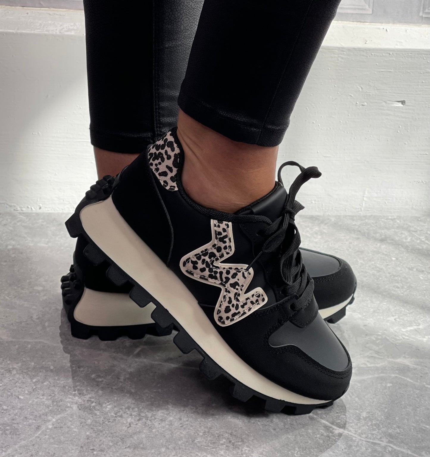 hannah k - Black/Leopard Detailed Trainer