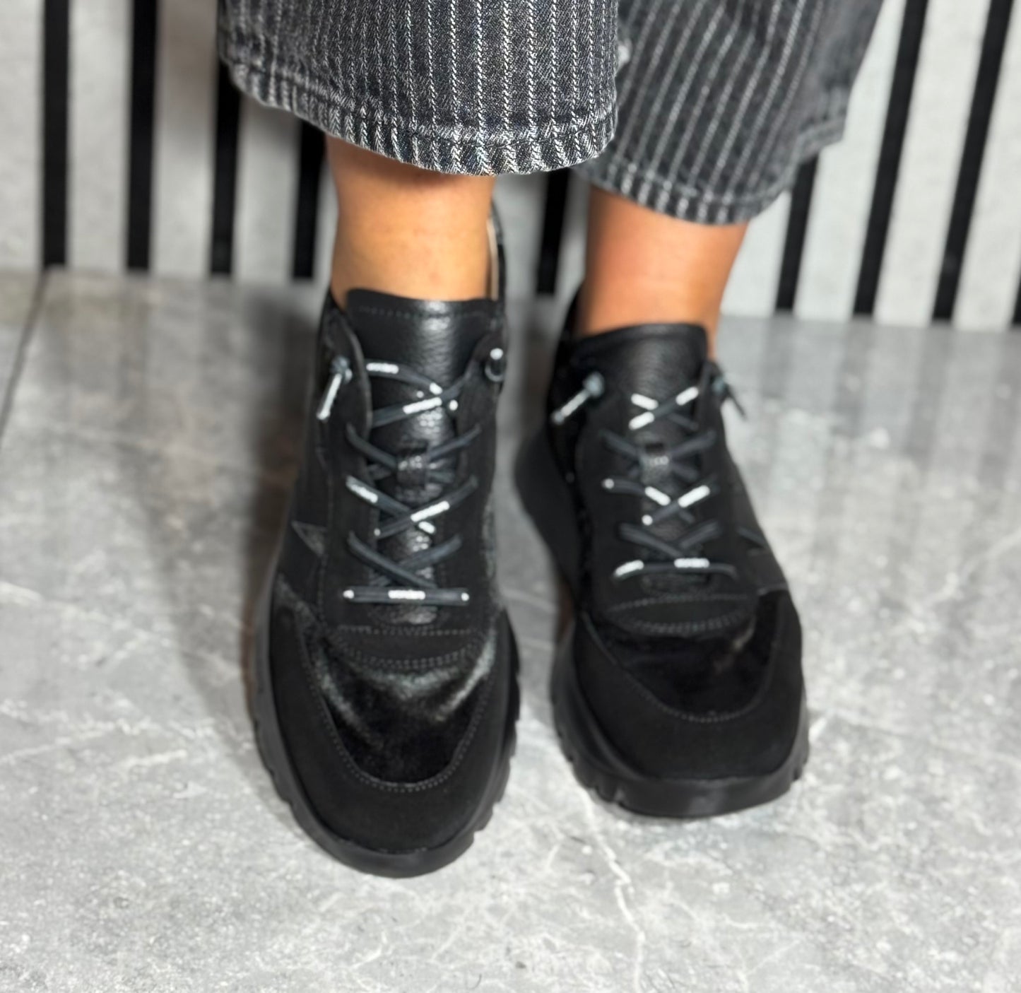 Wonders - A-24111 Black Combo Suede Trainer (Negro/Negro)
