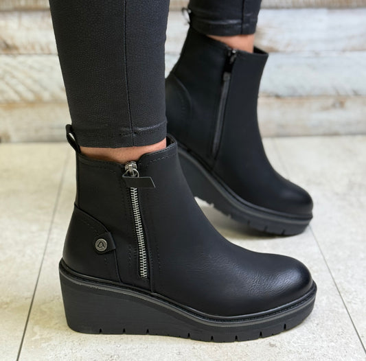 Redz - Black Zip Detail Wedge Boot
