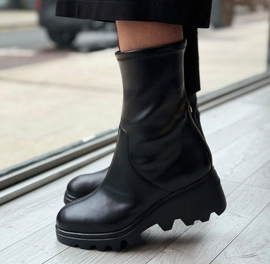Wonders - G-7030 Black Leather Side Zip Wedge Boot