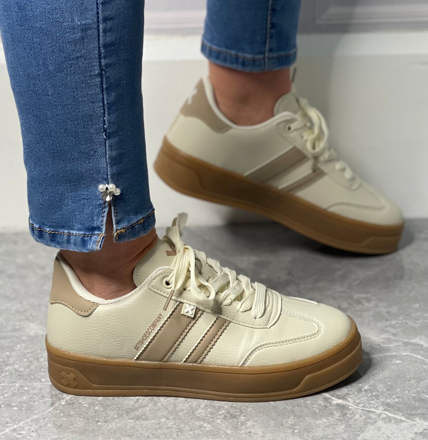 Xti - Cream/Beige Side Stripe Gum Sole Trainer