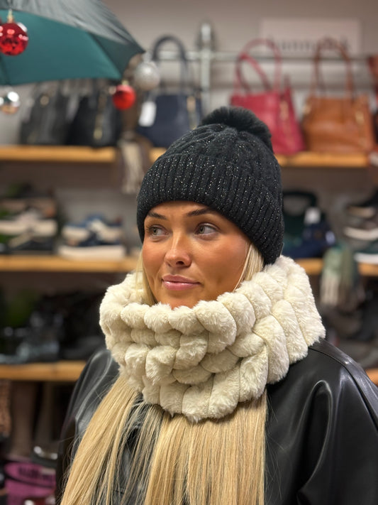 hannah k - Cream Cosy Snood