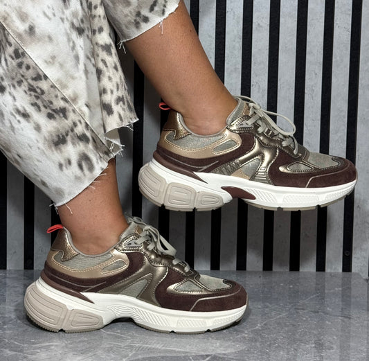Xti - Brown/Gold Lightweight Trainer (146495)