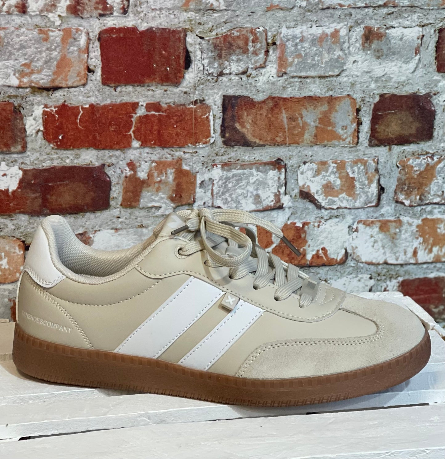 Xti - Men's Beige Side Stripe Leather Trainer