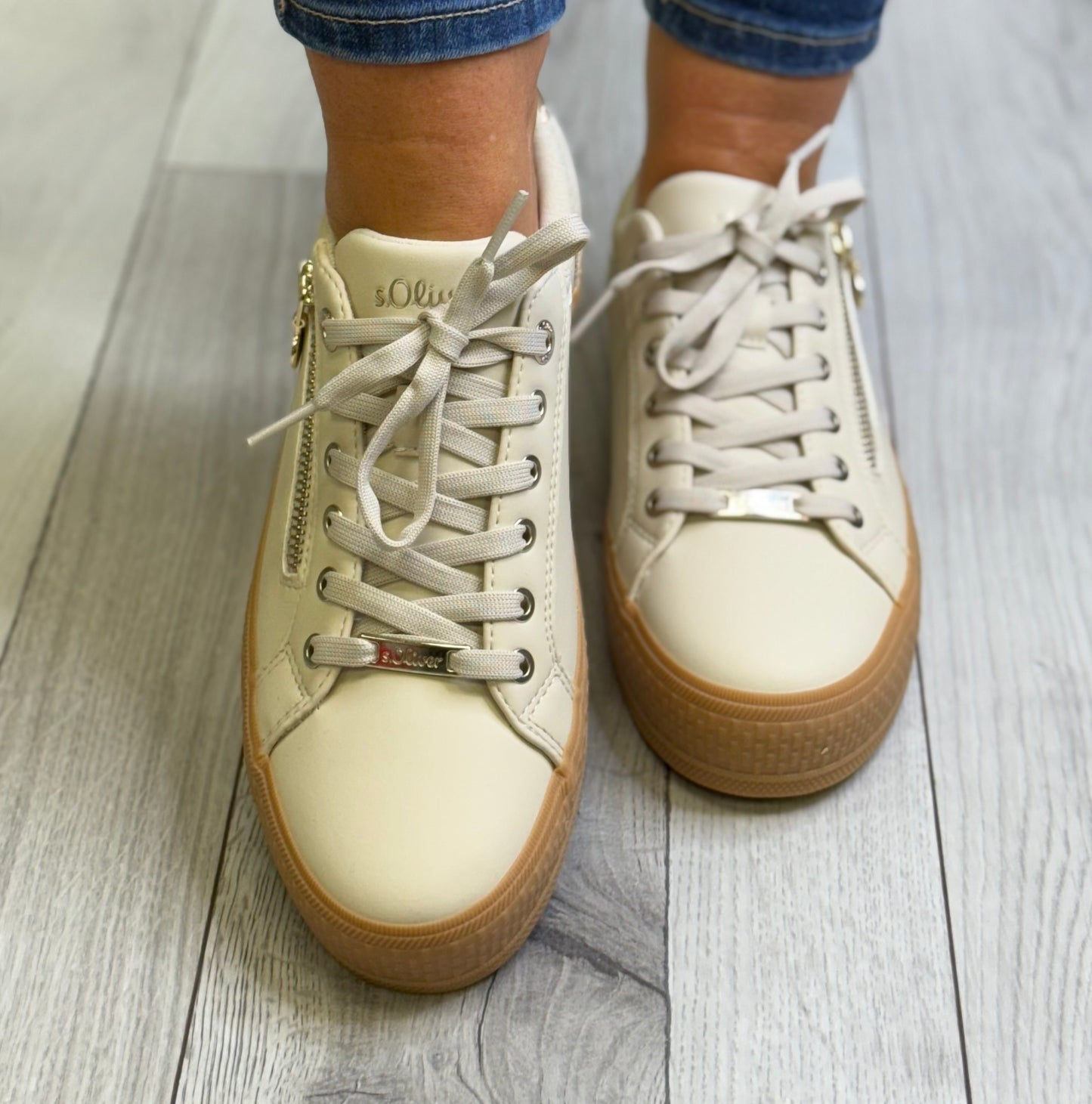 S Oliver - Cream/Gold Side Zip Trainer