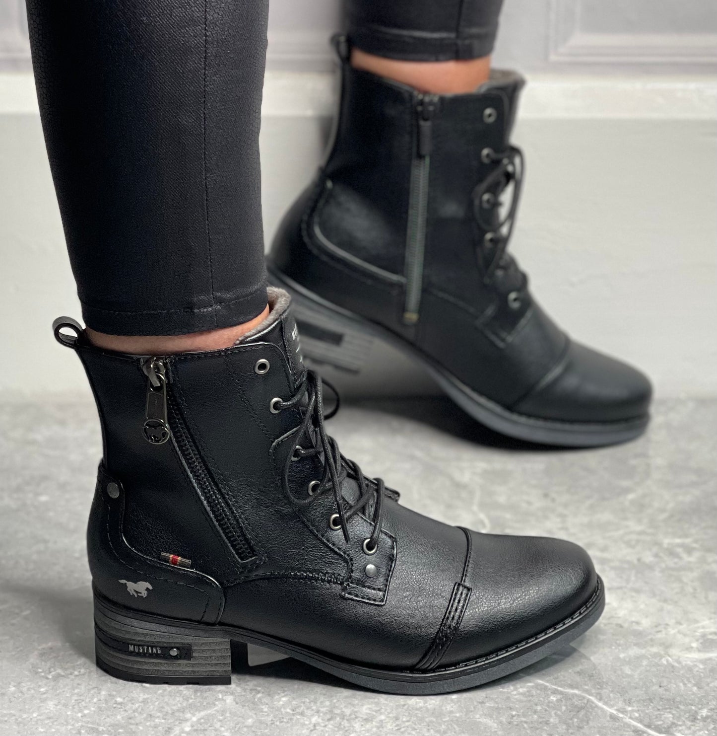 Mustang - Black Laced Boot