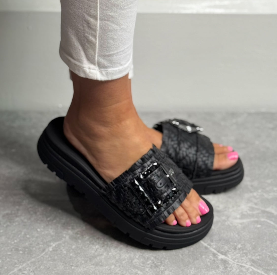 Bagatt- Black Buckle Detail Slider